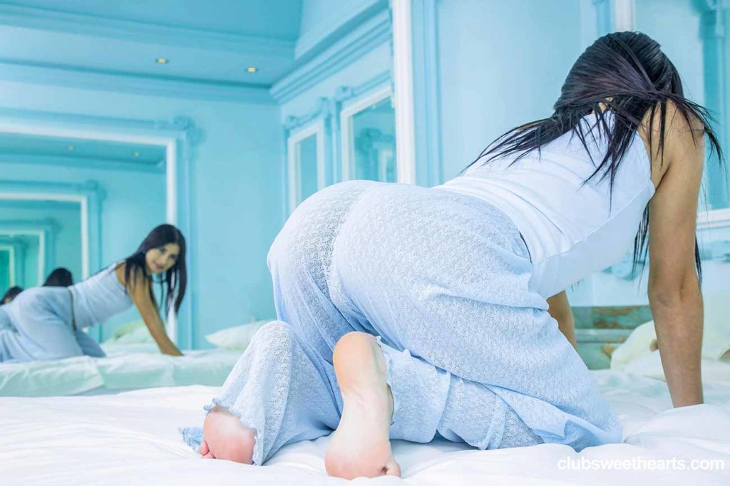 Alexandra Cerrano mirror on the wall 1