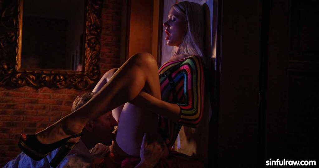 sinfulraw kitty li eating her pussy