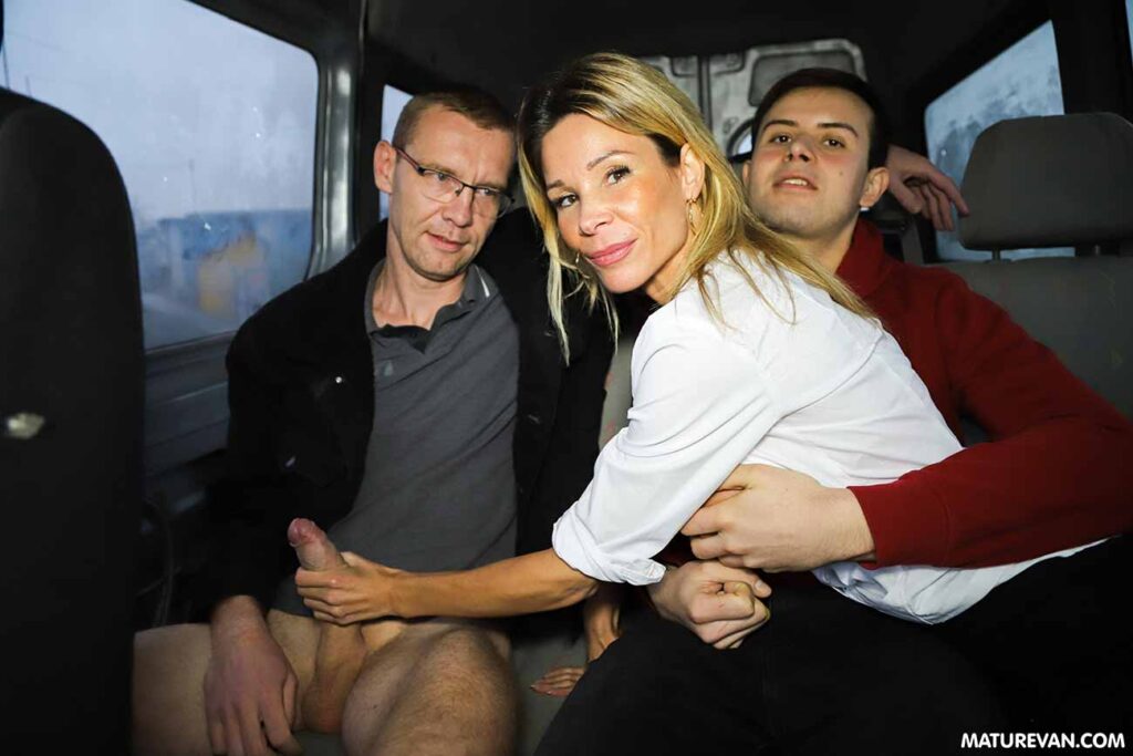 maturevan threesome