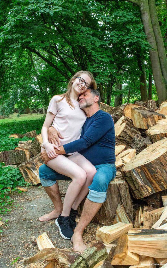 Abela youn Phillipe Soine kissing