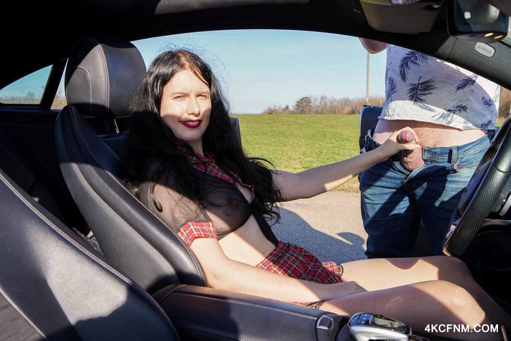 4KCFNM Julia Sinn handdjob